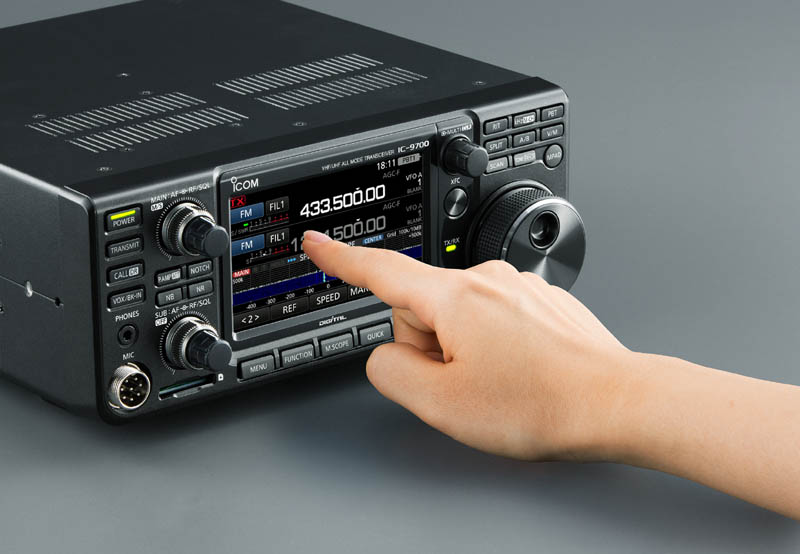 ICOM IC-9700 posiada duży dotykowy ekran