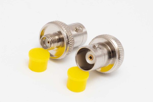 Adapter BNC-gn - SMA-gn kołnierzowy TRX