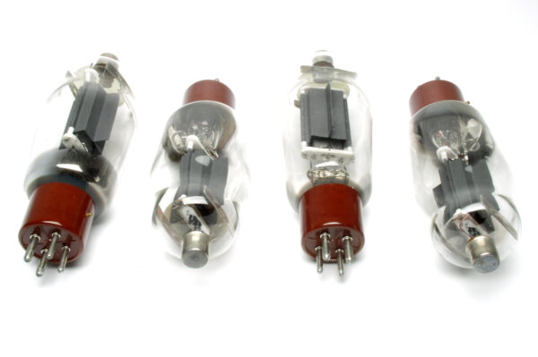 AMERITRON 380-0811A-4M Zestaw czterech dopasowanych lamp