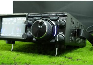 YAESU FT-710 FIELD Radiostacja KF do łączności w terenie