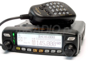 Yaesu FTM-100DE Transceiver samochodowy